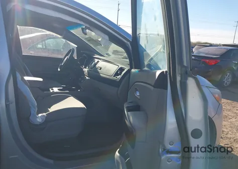 2016 Kia Sedona Lx z USA, uszkodzony, nr VIN KNDMB5C19G6081858